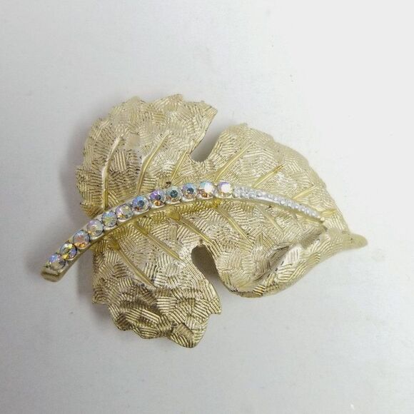 Vintage Gold Tone Leaf Brooch with Rhinestone Stem, Retro Sparkle, Estate - Picture 2 of 7